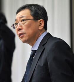 演出　中村敬一